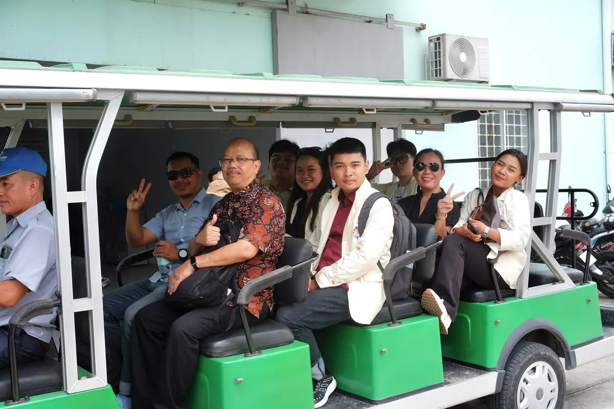 Gallery image - industry visit 4